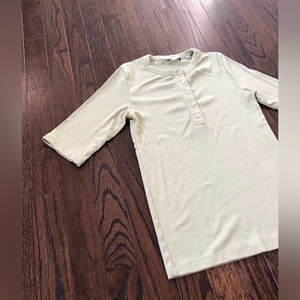 Vince. Women’s Small Pale Green Ribbed 1/4 Button 1/2 Sleeve Henley Top - VGUC! - Picture 2 of 8